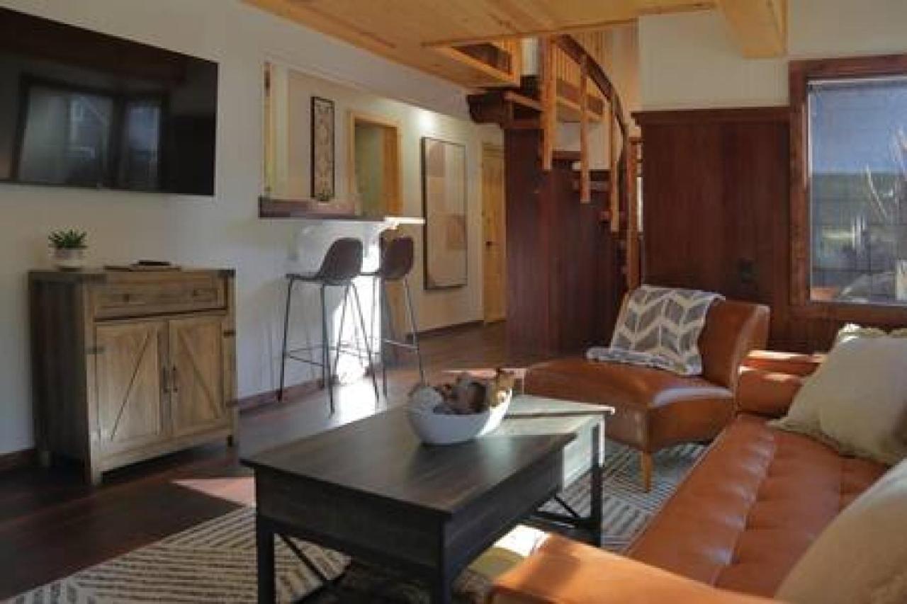 Hobbit House - Charming In Town Holiday home Idyllwild